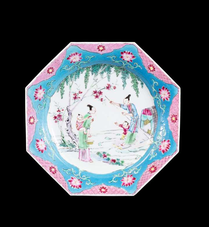 Chinese export porcelain octagonal dinner plate
